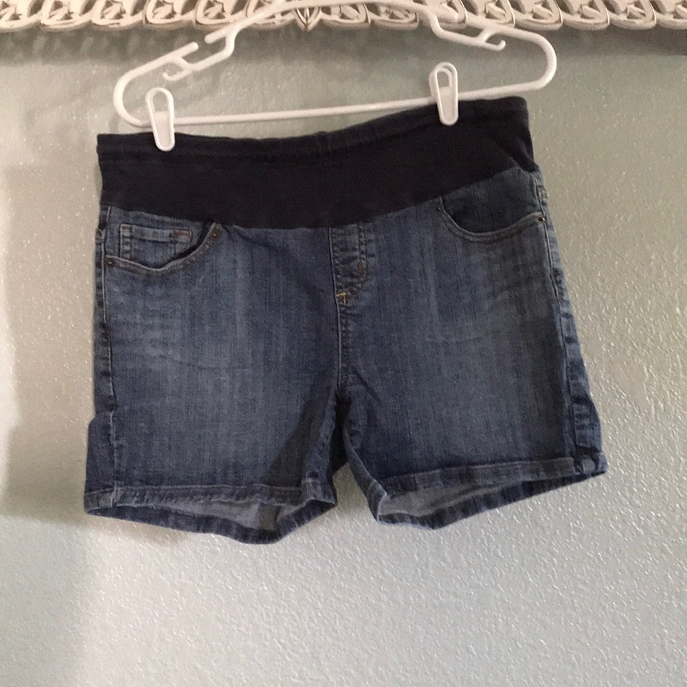 Maternity shorts